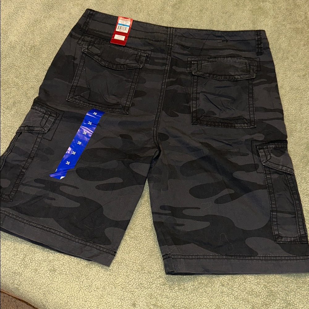 Union Bay  Young Men’s Black Camo Shorts 36 Waist New With Tags - Picture 2 of 2